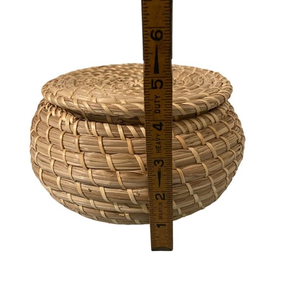 Woven Seagrass Basket With Lid - Picture 8 of 9